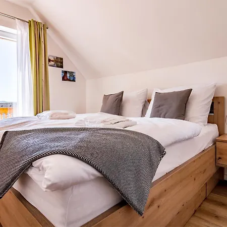 Lakeside Village - Vetrnik 公寓 *