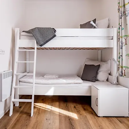 Lakeside Village - Vetrnik * 弗林布尔克