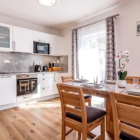 Lakeside Village - Vetrnik 弗林布尔克